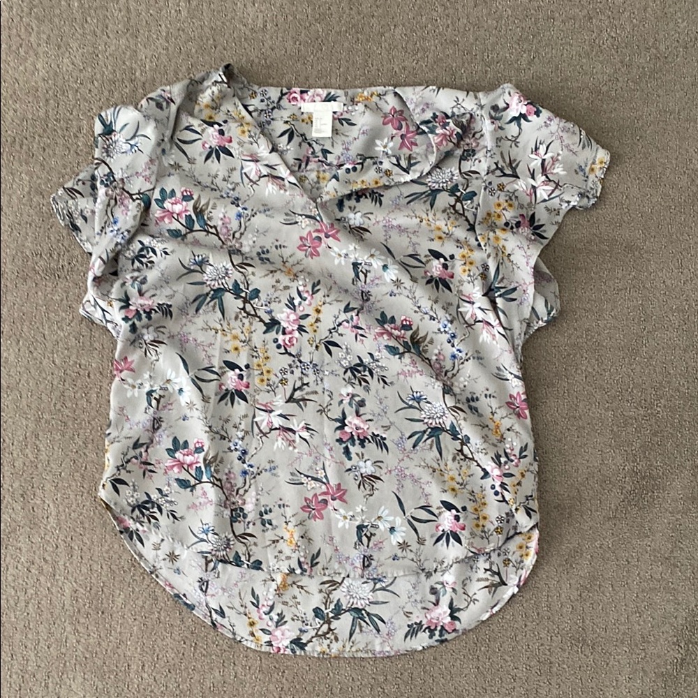 H&M White and Gray Wrap Ruffled Cap Sleeve Blouse
